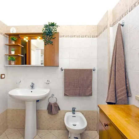 아파트 Brand New Structure In